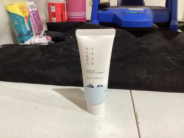 Lot # 786 ROUND LAB 1025 Dokdo Cleanser 1.35 Fl Oz(Mini Travel Size), Low pH Facial Cleanser for Sensitive Skin, Rich Soft Bubbles for Deep Cleansing, Hydrating Face Wash with Deep Sea Water, Korean Skin Care