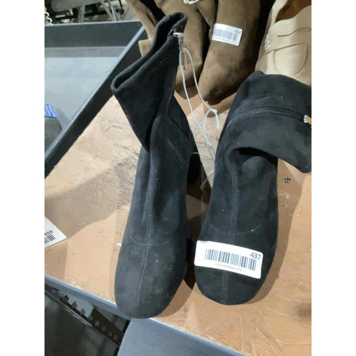 Lot # 437  Ankle Boots $10.00