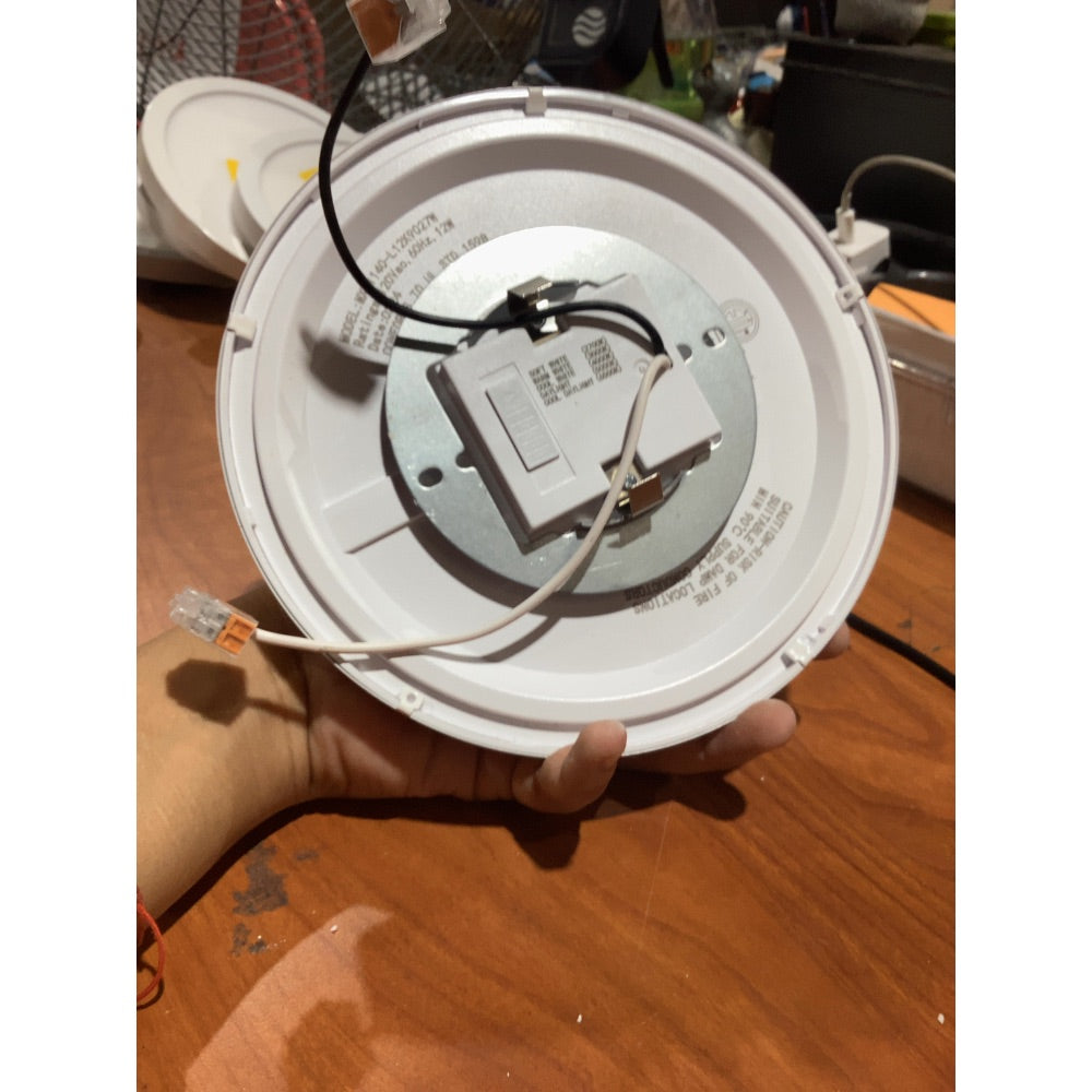 Lot # 1455 White LED Panel Light WXL1140-L12K9027W $18