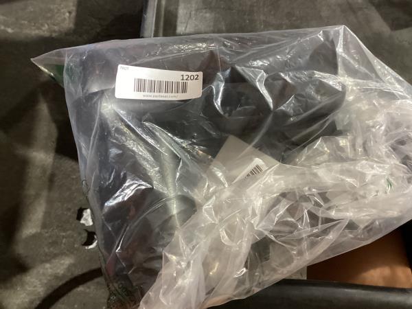 Lot # 1202 InterDesign 4pc Bath Set Matte Black $12.00