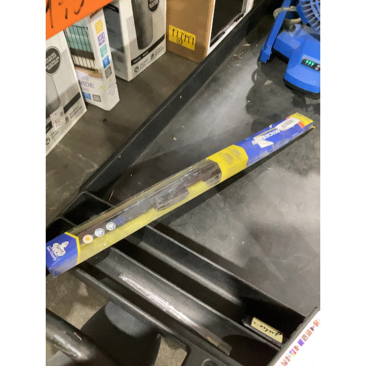 Lot # 53 Guardian hybrid 18 inch wiper blade $12.50
