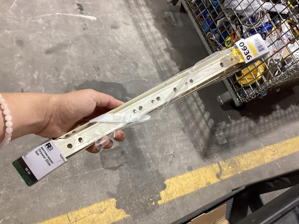 Lot # 1687 RELIABILT Drawer Slide $8.00
