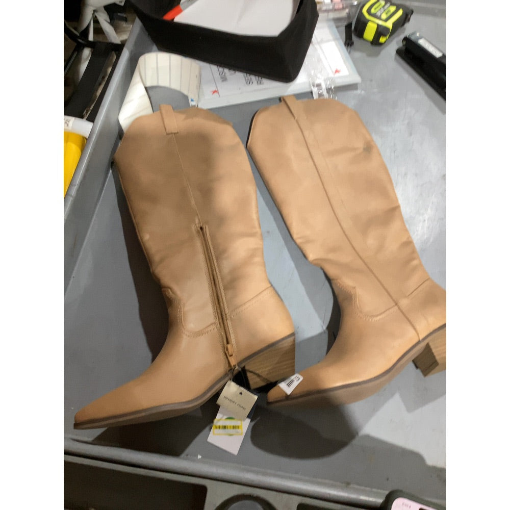 Lot # 373 Universal Thread Sommer Western Boots $31.00