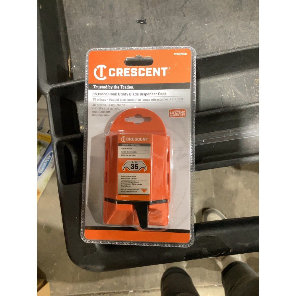 Lot # 49 Crescent 35 Piece Hook Utility Blade Pack $7.00