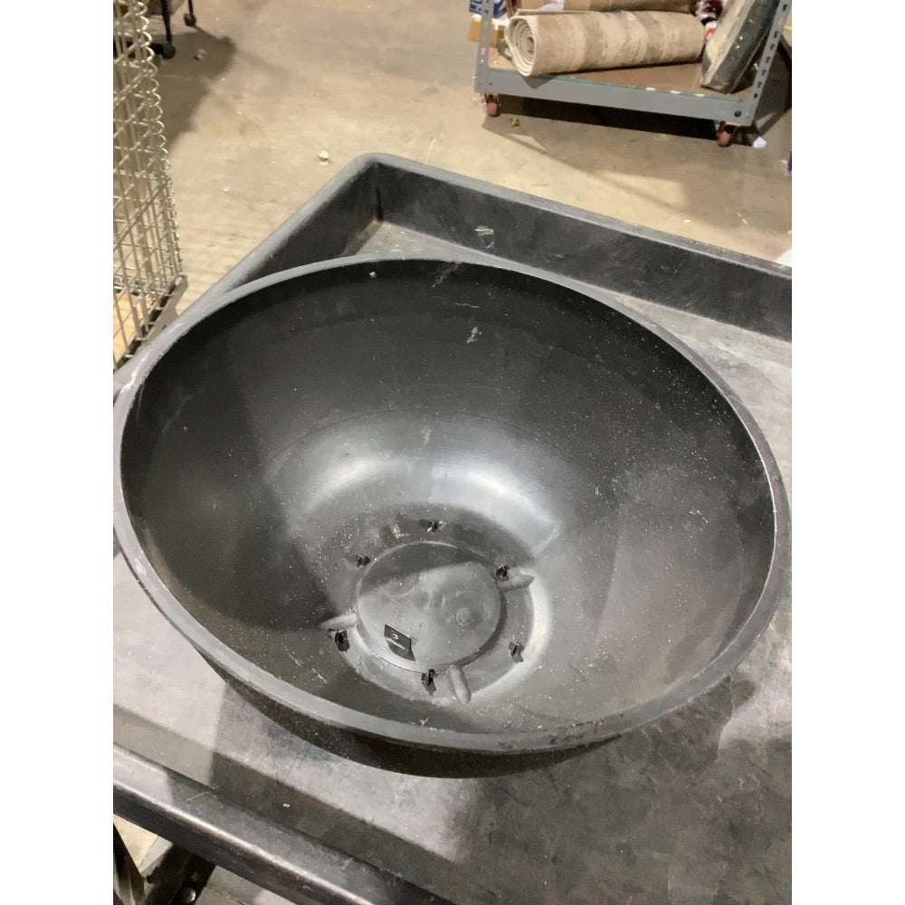Lot # 1490 Planter Bowl $15.00