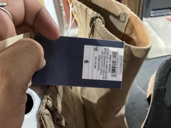 Lot # 2040 Women's Cypress Winter Boots Taupe 9 $31