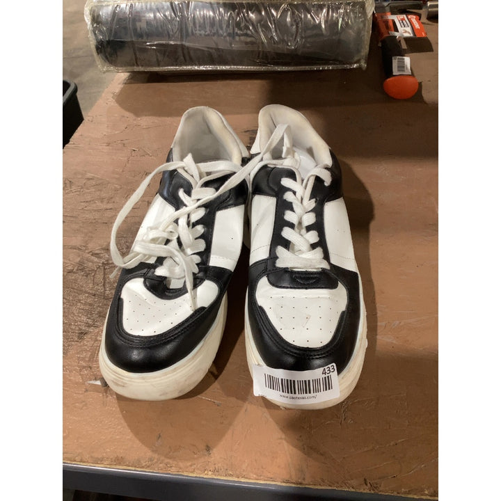 Lot # 433 Wild Fable Low Top Sneakers $35.00