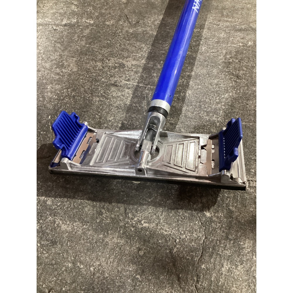 Lot # 1038 MARSHALLTOWN Pole Sander WS3102revA - Quick-Change Clamps, Long Reach, Blue