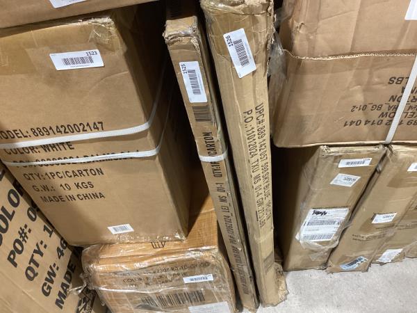 Lot # 1525 Flash Furniture Square Folding Multipurpose Table $57