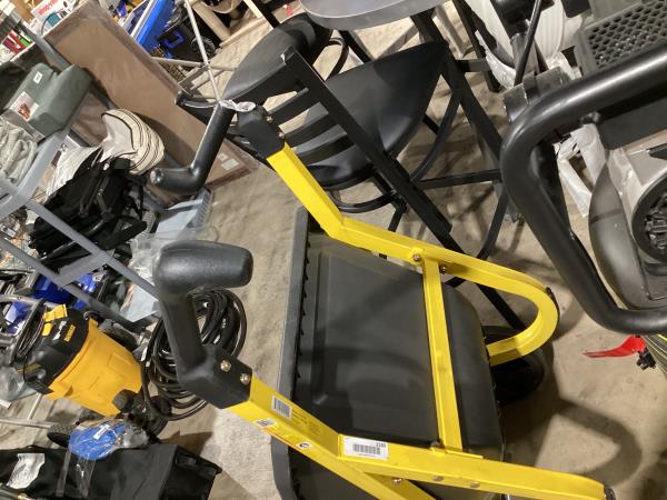 Lot # 2160 Gorilla Carts 7-cu ft Poly Yard Cart $149