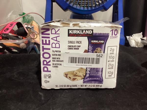 Lot # 562 Protein Bar, Chocolate Chip Cookie Dough $29