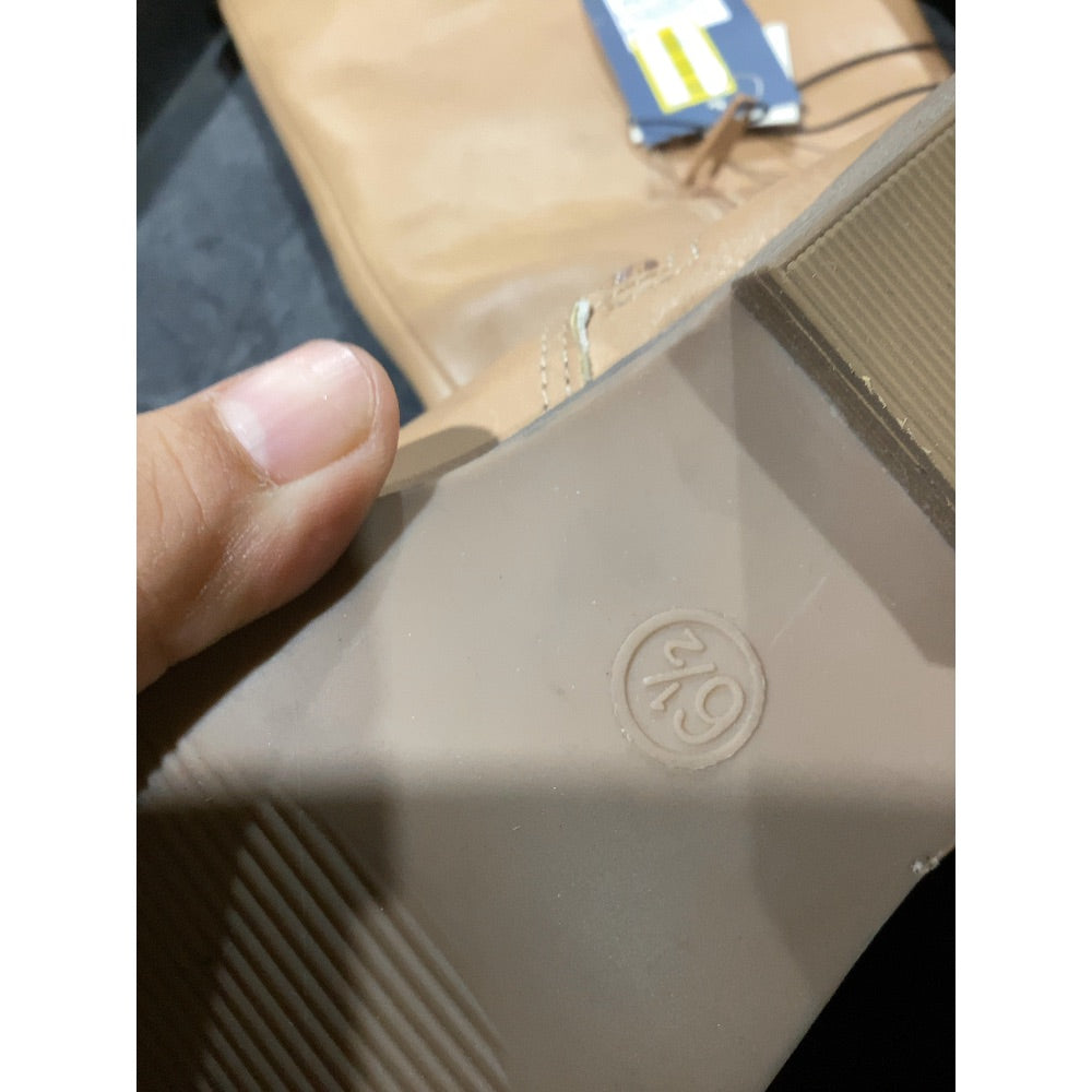 Lot # 266 Universal Thread Sommer Western Boots $45