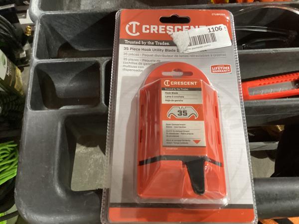 Lot # 1106 Crescent Hook Utility Blades 35-pk $7.99