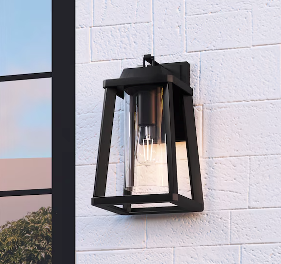 Lot # 609 Quoizel 15.38-in H Outdoor Wall Light $99