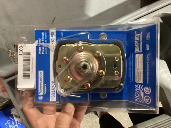Lot # 1103 SQUARE D FSG2J24CP 40/60 PSI Pressure Switch $30