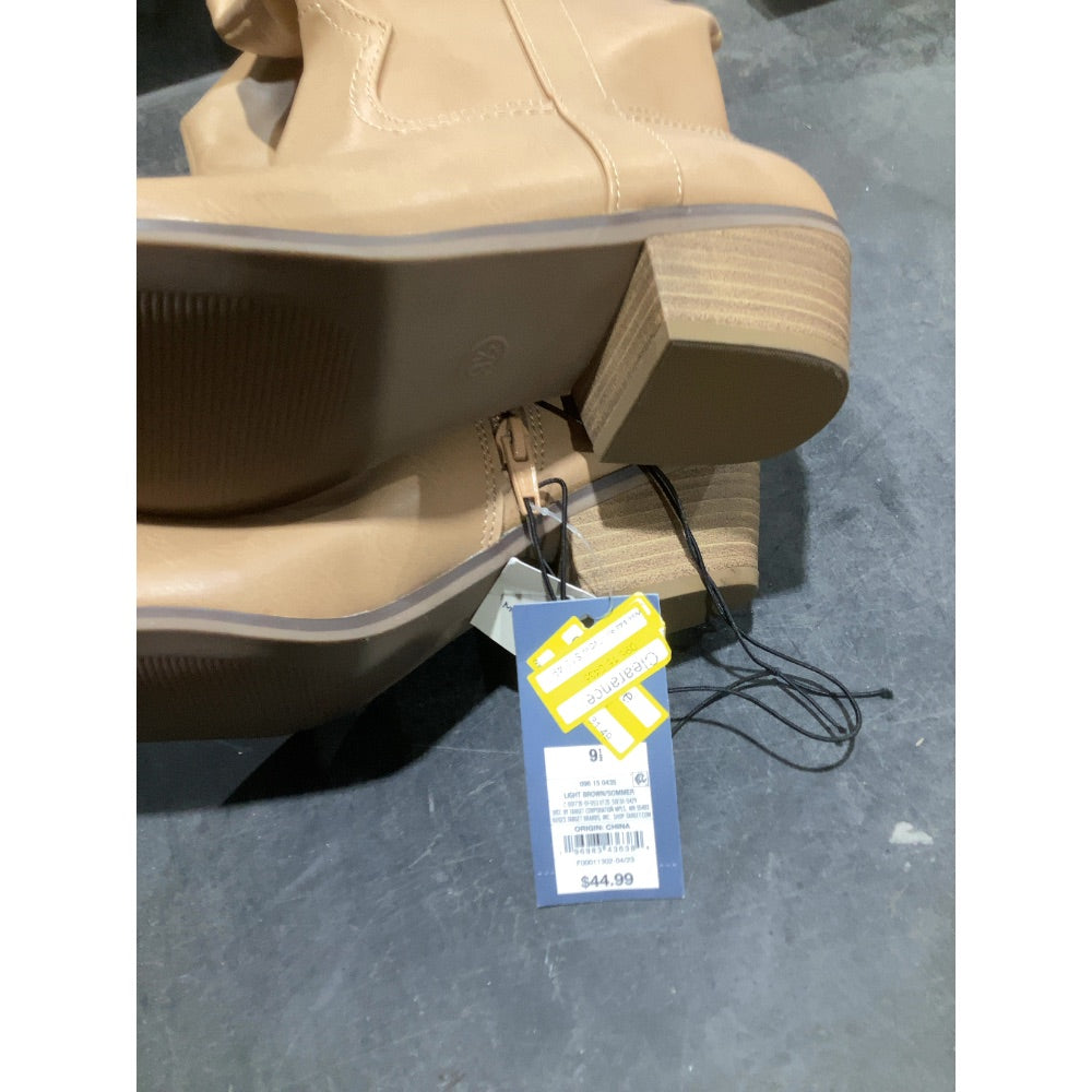 Lot # 1505 Universal Thread Boots $31.00