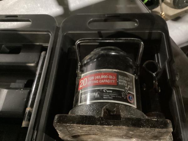 Lot # 2050 Torin Black 20ton Steel Hydraulic Bottle Jack $70