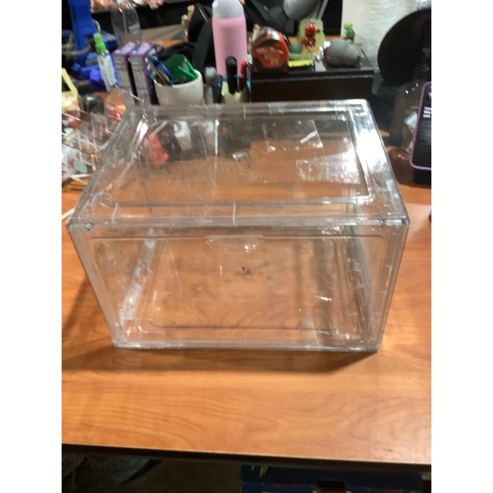 Lot # 107 Unbranded Clear Acrylic Display Case $20.00