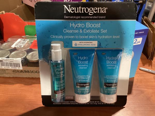 Neutrogena Hydro Boost Cleanse and Exfoliate Set