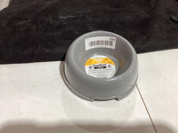 Lot # 254 EveryYay Essentials Gray Plastic Dog & Cat Bowl 1.2 Cups