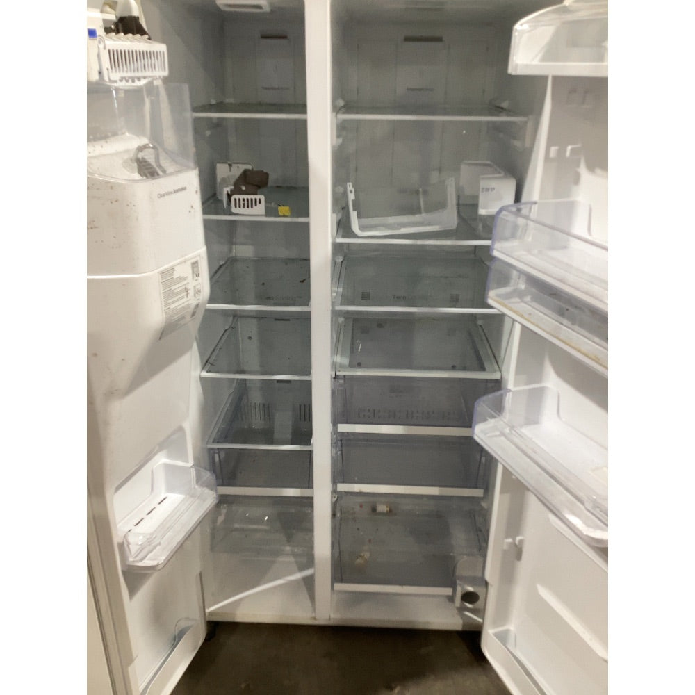 Lot # 2293 Samsung Refrigerator $1000