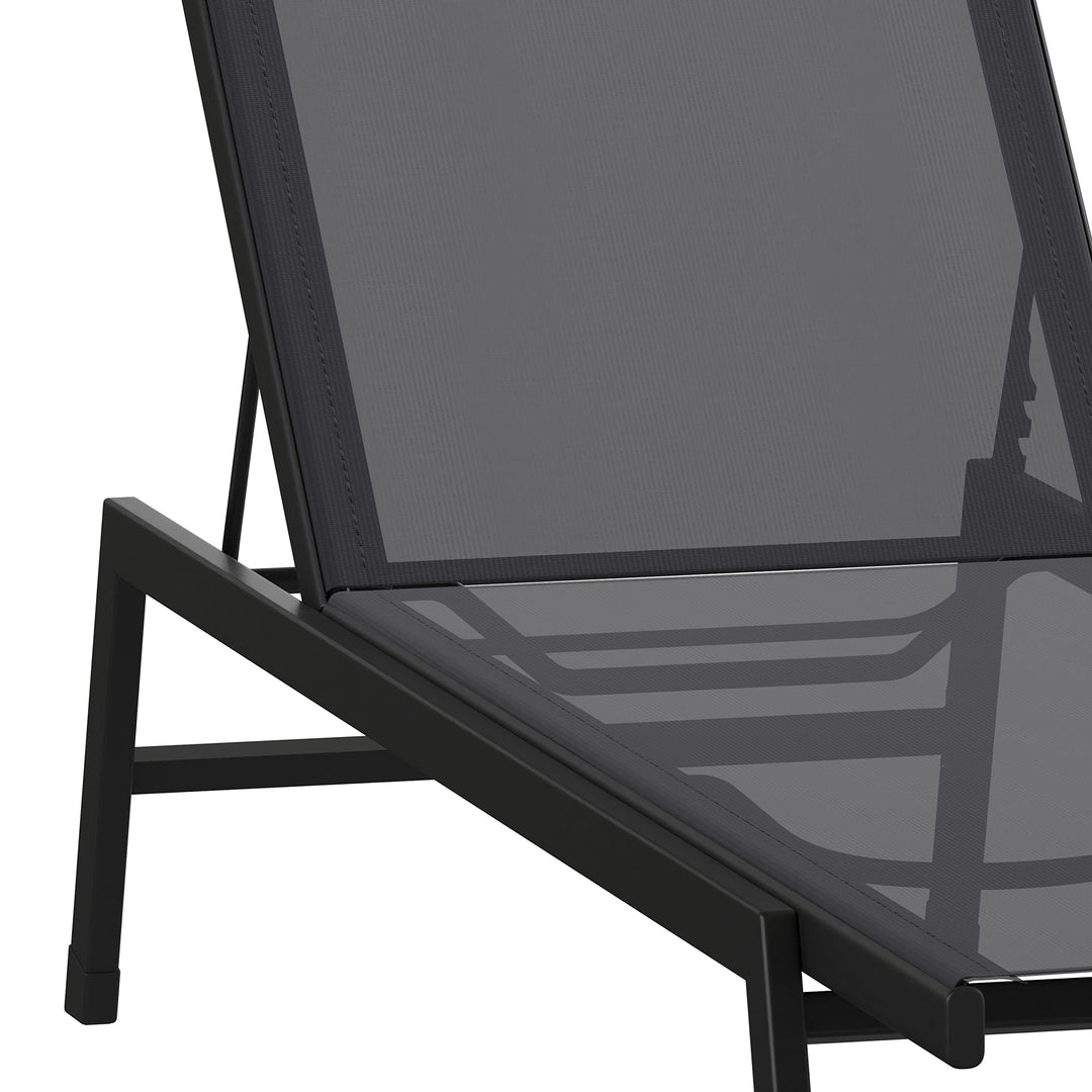 Lot # 2121 Flash Furniture Lounge Chair $124.94