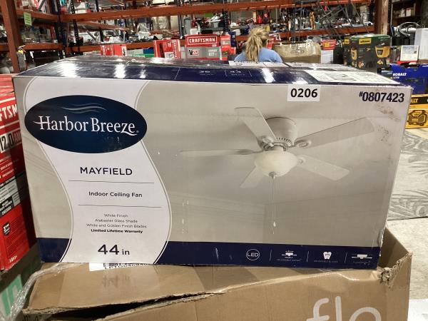 Lot # 1160 Harbor Breeze 44-in Ceiling Fan with Light $80