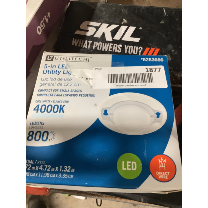 Lot # 1877 Utilitech Utility Light $15.00