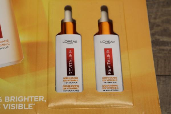 Lot # 933 2 Pack L'Oreal Paris Revitalift 12% Vitamin C $33