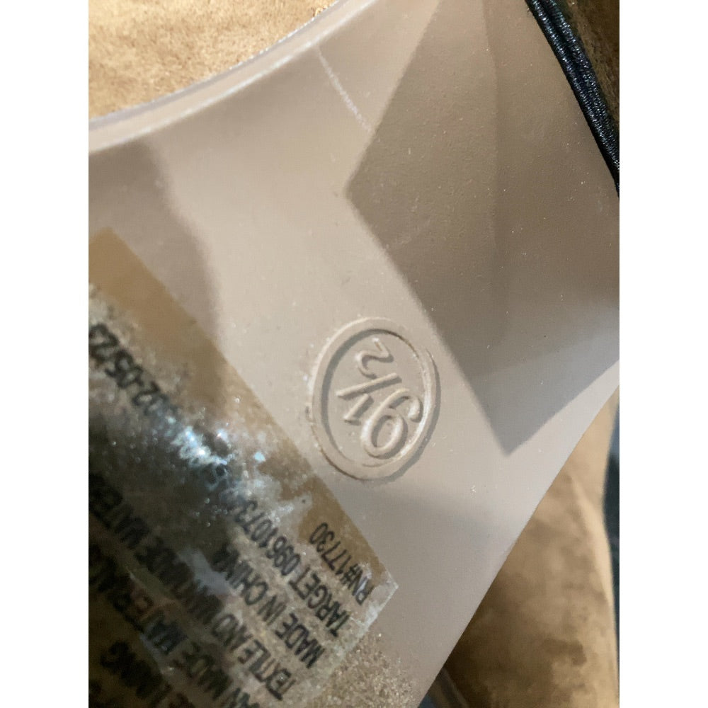 Lot # 256 Universal Thread Ankle Boots $27.00