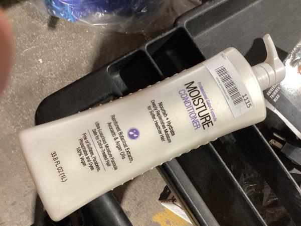 Lot # 1115 Kirkland Signature Moisture Conditioner 33.8 Fluid