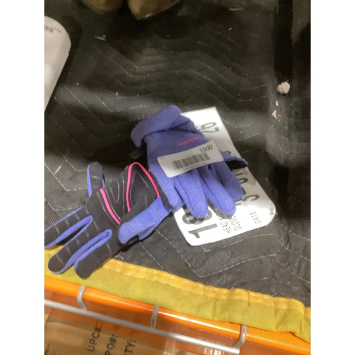 Lot # 1500 HEAD Gloves $10.00