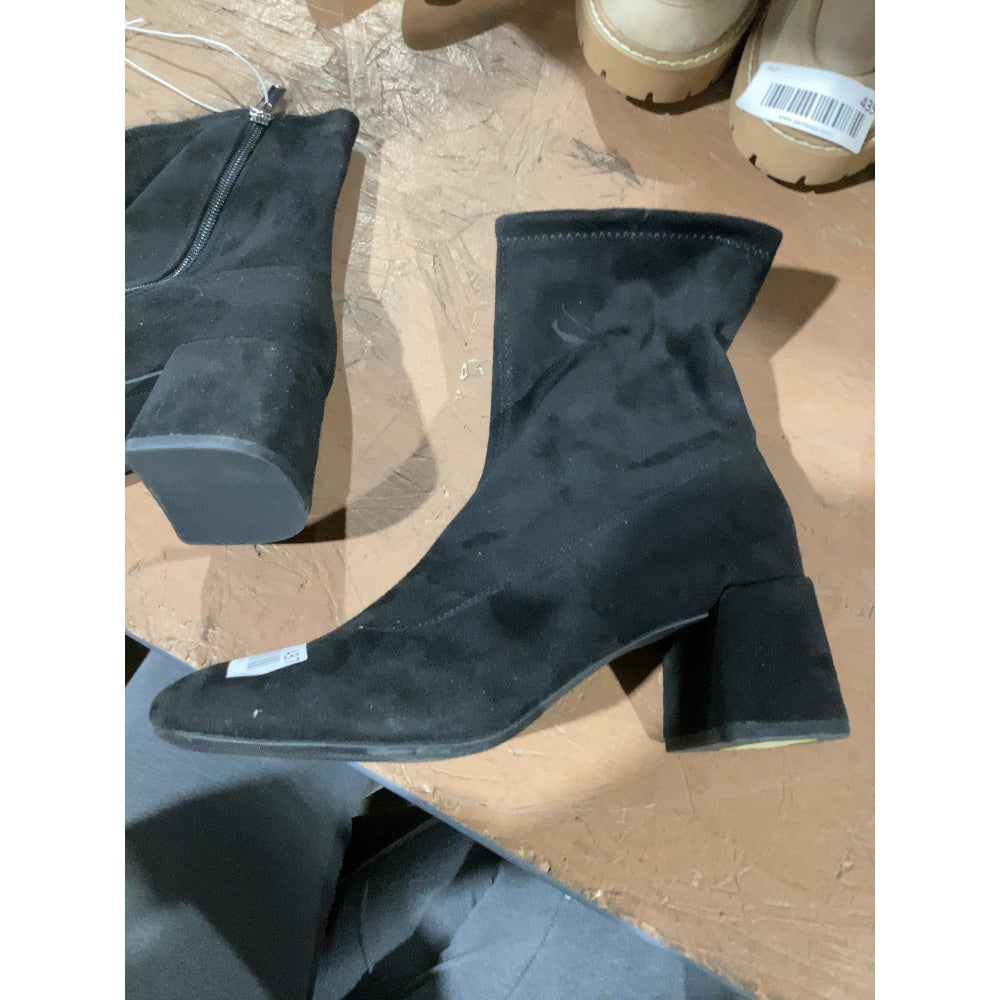 Lot # 437  Ankle Boots $10.00