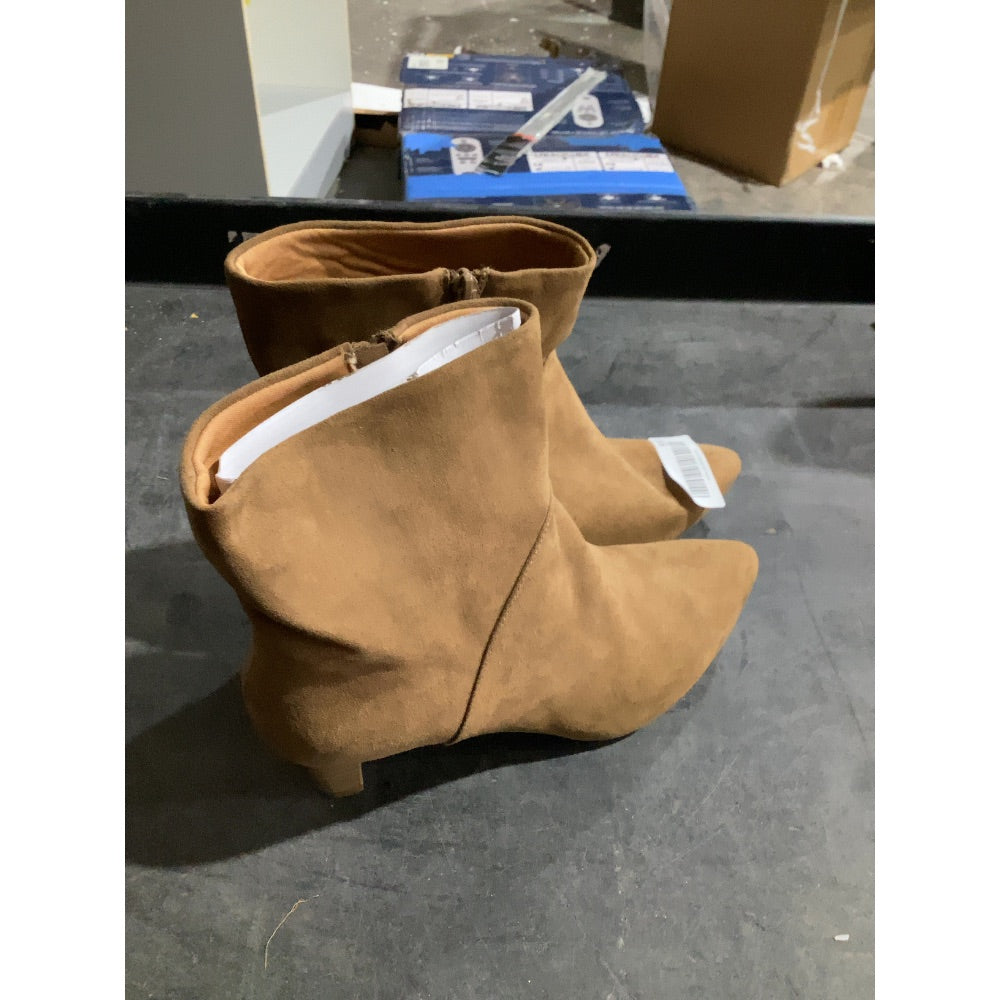 Lot # 910 Universal Thread Shoes $27.99